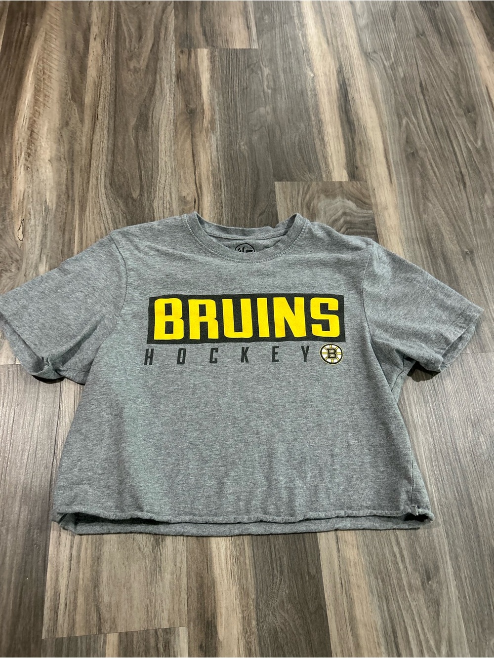Bruins Hockey Gray Graphic Crop Tee